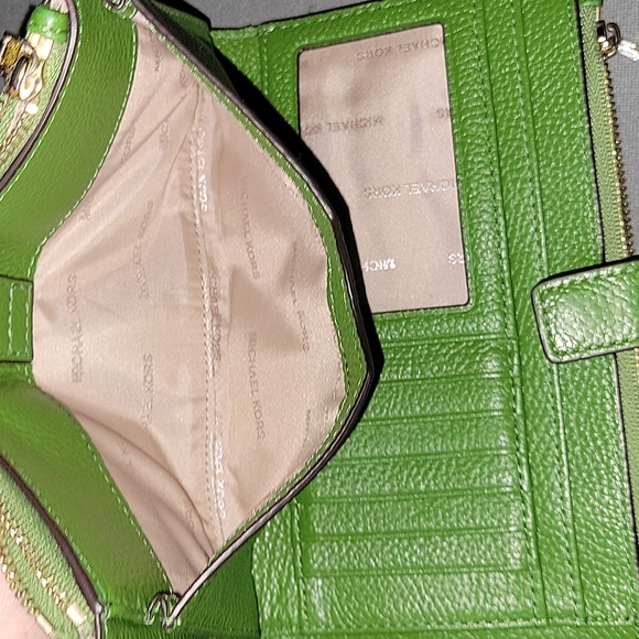 MICHAEL KORS Wristlet Wallet - Picture 7 of 7